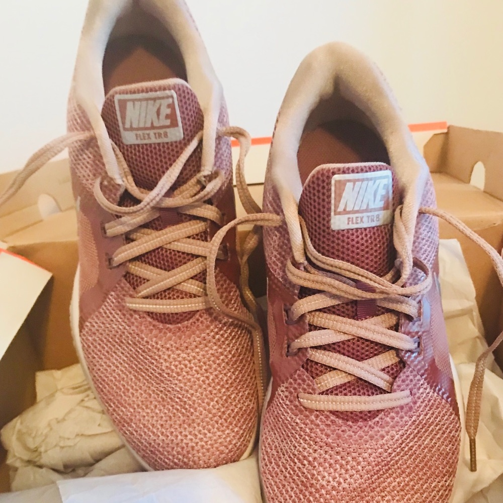 NIKE air flyt with Nike box! Excellent Condition!